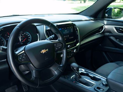 Used 2023 Chevrolet Traverse LT FWD image 16