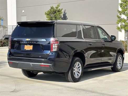 Used 2024 Chevrolet Suburban LT image 3
