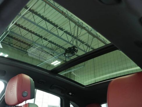 New 2025 Porsche Macan image 37