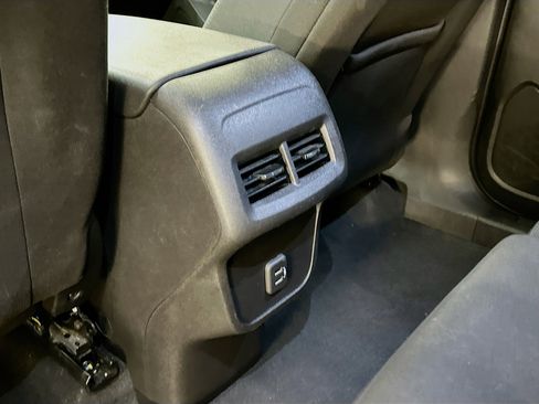 Used 2023 Chevrolet Equinox LT image 28