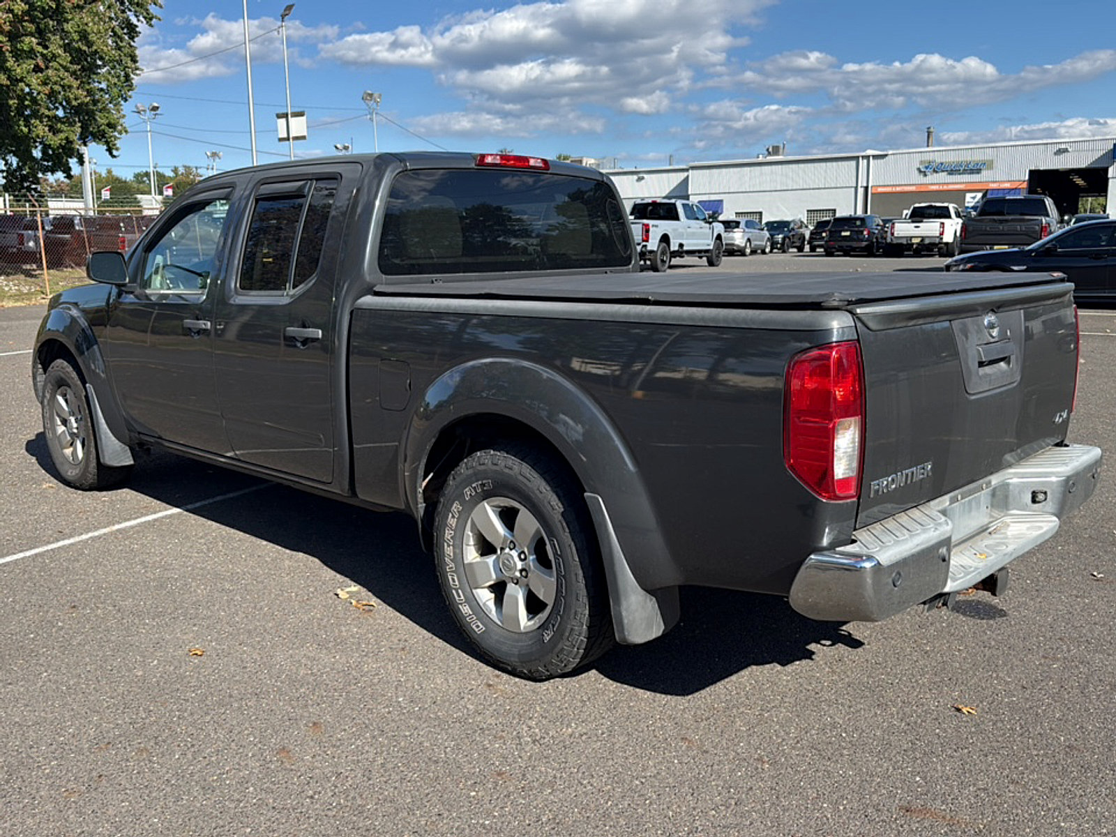 Used 2013 Nissan Frontier SV w/ SV Value Truck Pkg AWD/4WD image 12