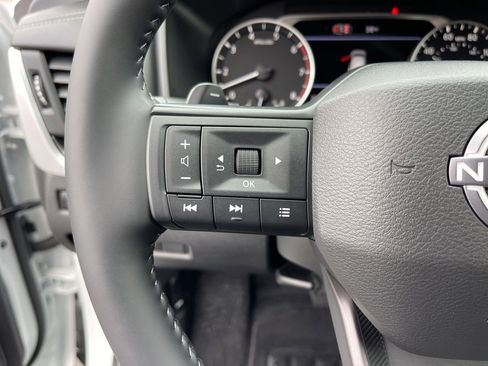 Used 2026 Nissan Rogue SV image 16