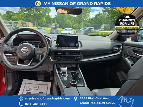Used 2024 Nissan Rogue SV w/ SV Premium Package AWD/4WD image 13