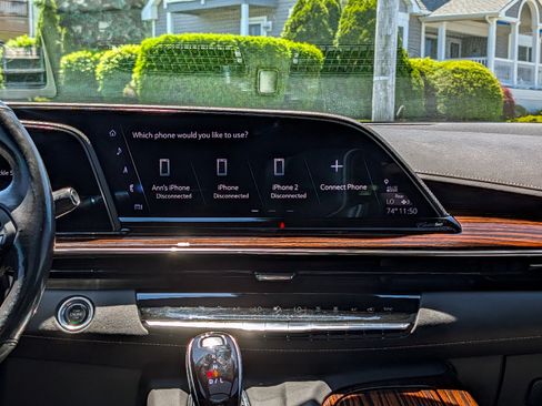 Used 2023 Cadillac Escalade Premium Luxury AWD/4WD image 28