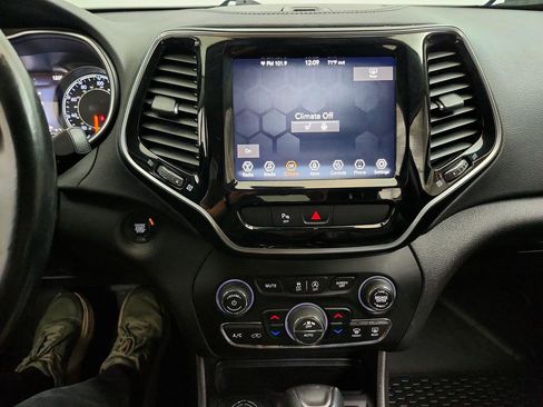 Used 2019 Jeep Cherokee Limited image 19