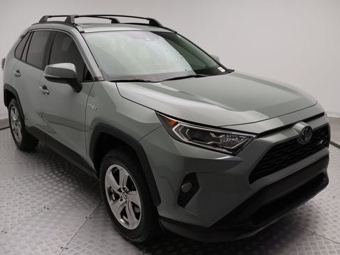 Certified 2021 Toyota RAV4 XLE Premium AWD/4WD image 6