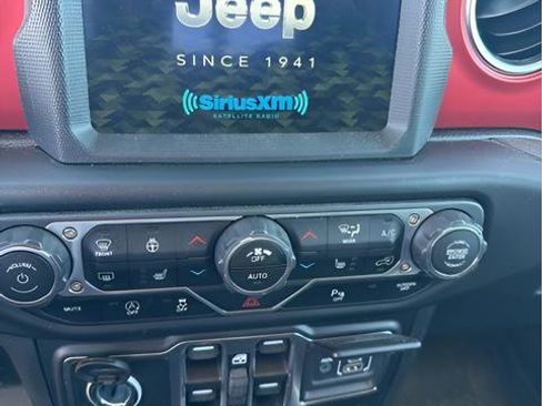 Used 2022 Jeep Gladiator Rubicon w/ LED Lighting Group AWD/4WD image 8