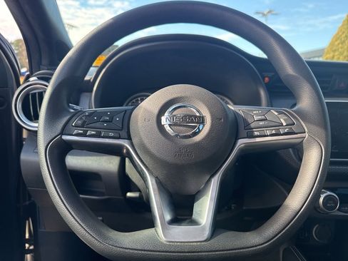 Used 2018 Nissan Kicks SV image 7