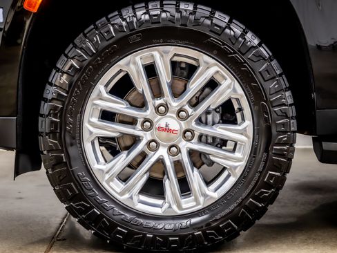 Used 2023 GMC Yukon SLT AWD/4WD image 36