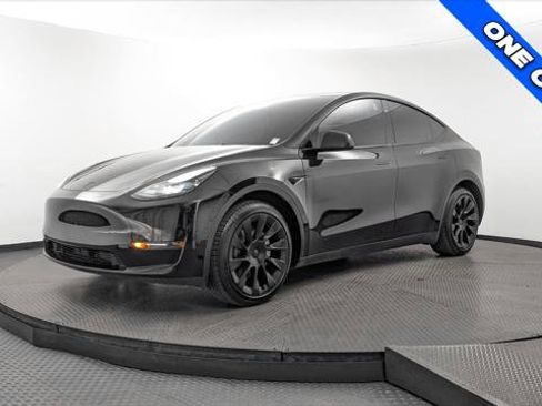 Used 2023 Tesla Model Y Long Range AWD/4WD image 2
