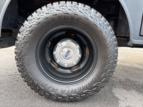 Used 2017 Ford F350 Lariat w/ Chrome Package image 11