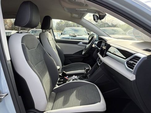 New 2026 Volkswagen Taos SE image 18