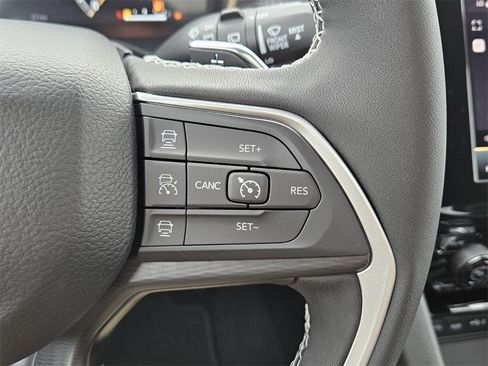 New 2025 Jeep Grand Cherokee Altitude image 23