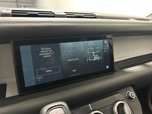 Used 2020 Land Rover Defender 110 HSE AWD/4WD image 37