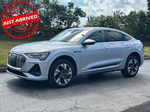 Used 2023 Audi e-tron Premium Plus w/ Premium Plus Package image 2