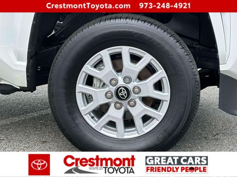 Certified 2025 Toyota Tacoma SR5 AWD/4WD image 6