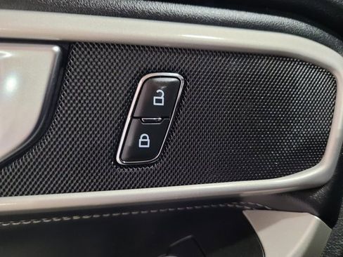 Used 2021 Ford Explorer XLT image 49