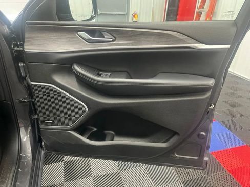 Used 2023 Jeep Grand Cherokee 4WD 4xe image 13