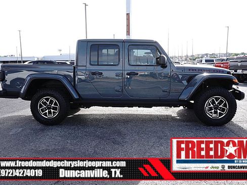 Certified 2025 Jeep Gladiator Rubicon w/ Convenience Group AWD/4WD image 4