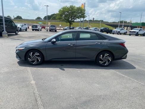 Used 2025 Hyundai Elantra SEL FWD image 4