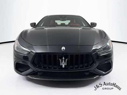 Used 2022 Maserati Ghibli Trofeo RWD image 2