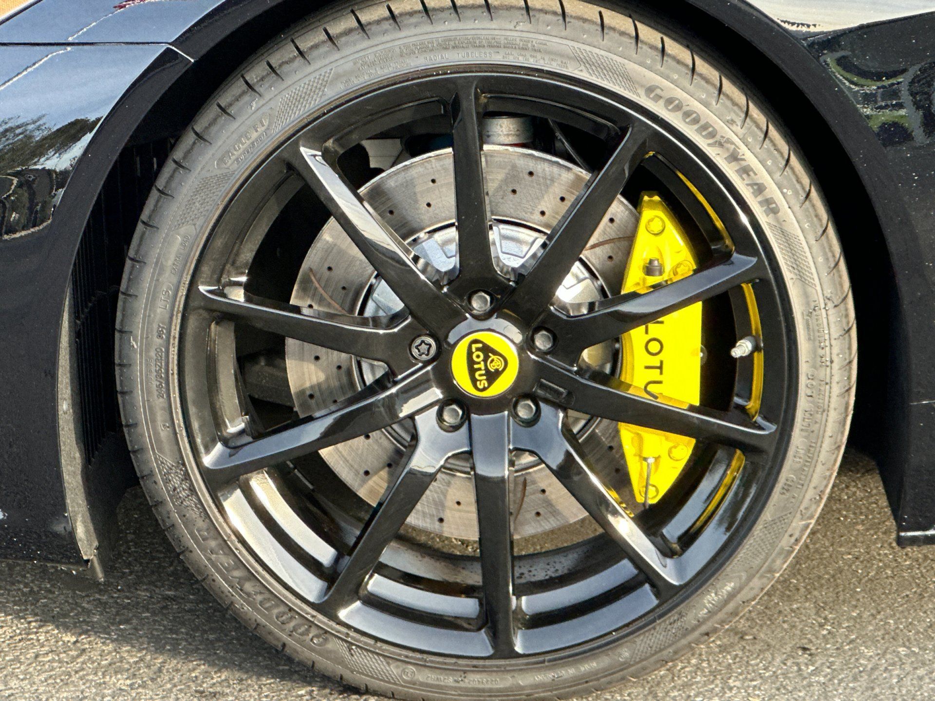 Used 2025 Lotus Emira RWD image 24