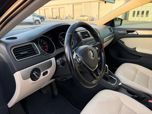 Used 2017 Volkswagen Jetta SE FWD image 17