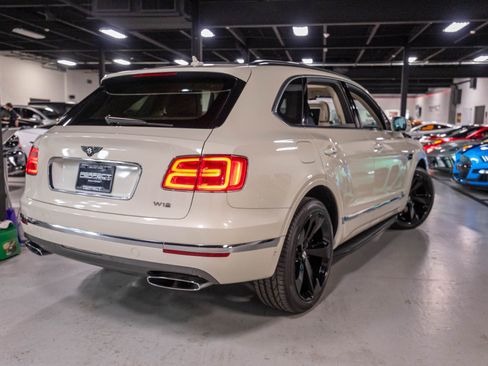 Used 2017 Bentley Bentayga AWD/4WD image 79