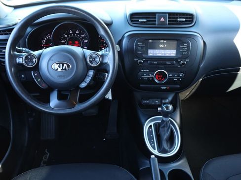 Used 2017 Kia Soul + image 9