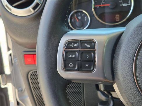 Used 2016 Jeep Wrangler Unlimited Rubicon AWD/4WD image 11