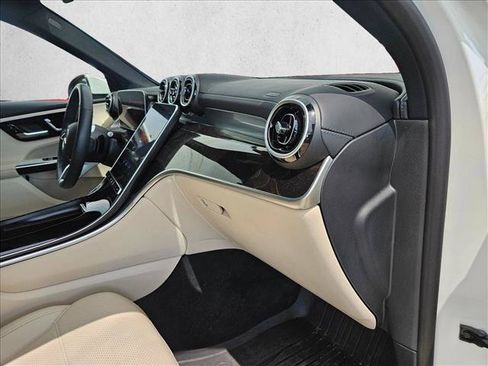 Used 2024 Mercedes-Benz GLC 300 4MATIC image 18