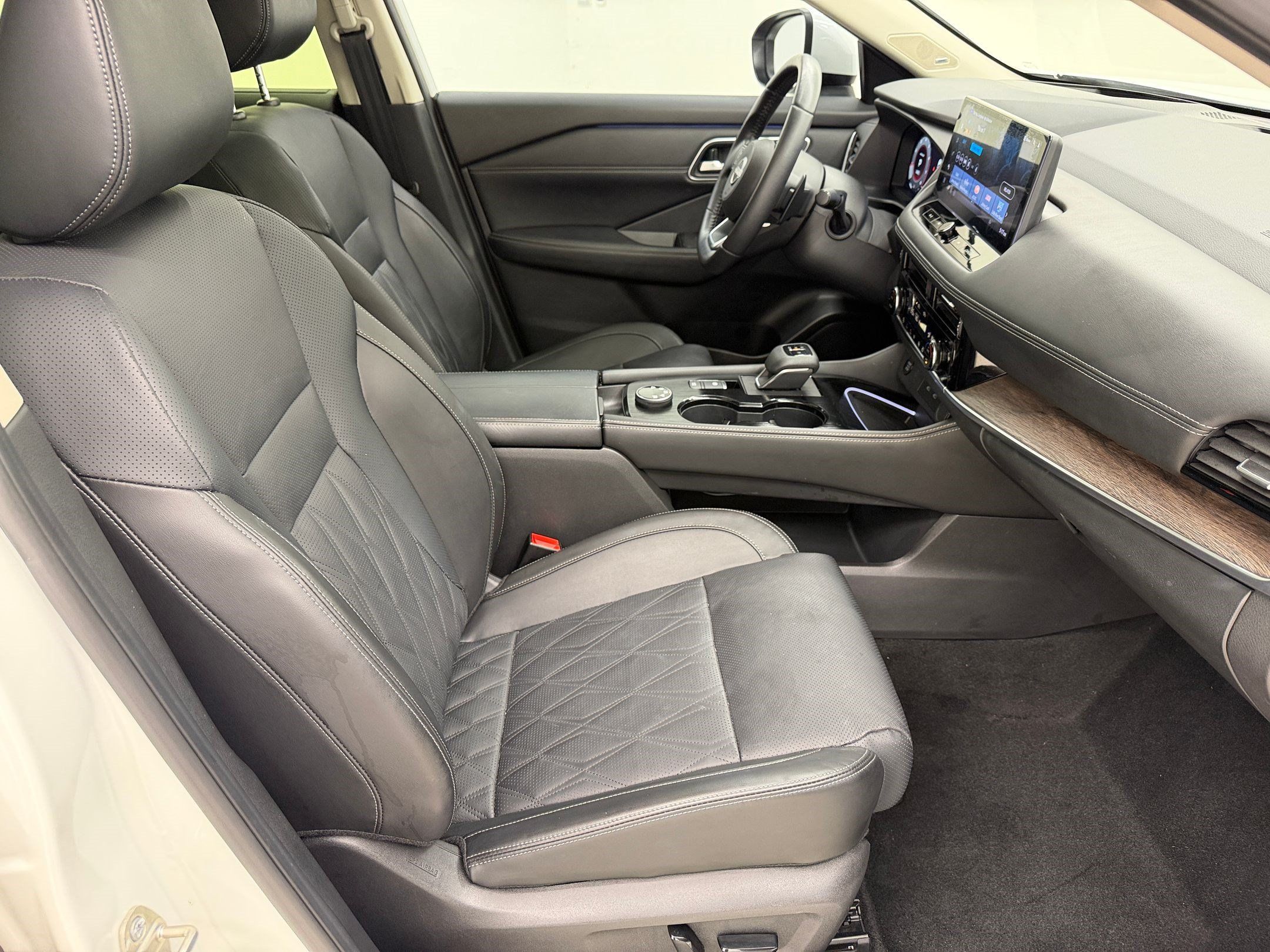 Used 2024 Nissan Rogue Platinum w/ Platinum Premium Package AWD/4WD image 24