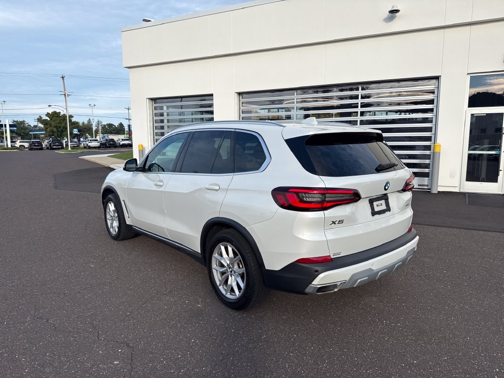 Used 2022 BMW X5 xDrive40i w/ Premium Package AWD/4WD image 3