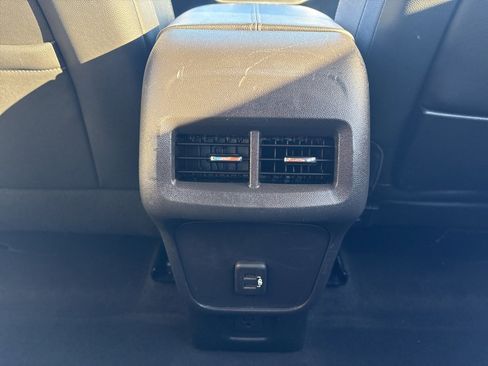 Used 2024 GMC Terrain SLT image 23