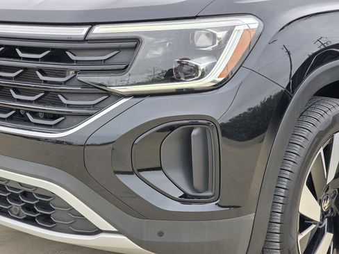 Used 2024 Volkswagen Atlas Cross Sport SE FWD image 7