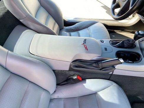 Used 2005 Chevrolet Corvette Coupe w/ Preferred Equipment Group RWD image 30