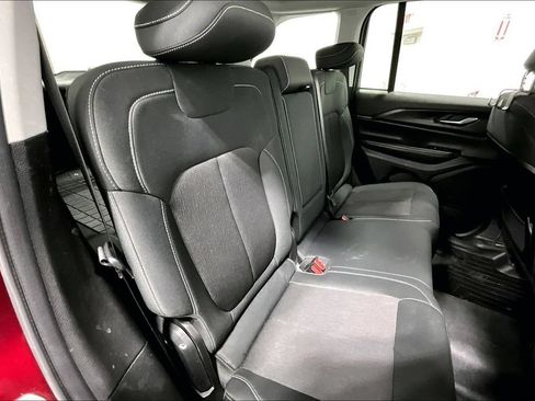 Used 2023 Jeep Grand Cherokee Laredo AWD/4WD image 28