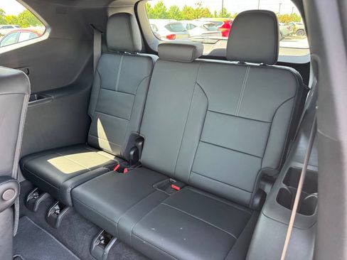 Used 2026 GMC Acadia Elevation w/ Elevation Premium Package FWD image 24