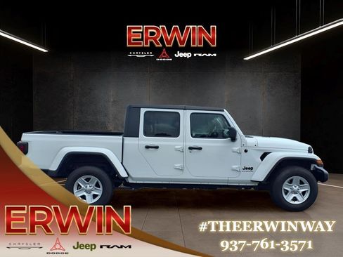 Used 2023 Jeep Gladiator Sport AWD/4WD image 2