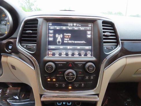 Used 2018 Jeep Grand Cherokee Limited w/ Luxury Group II image 19