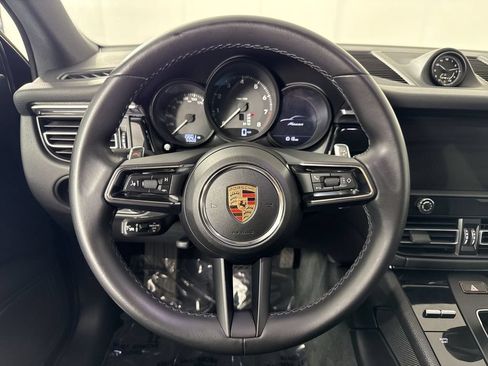 Certified 2024 Porsche Macan AWD/4WD image 36