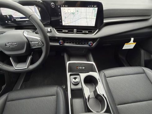 New 2026 Chevrolet Equinox LT w/ Convenience Package II FWD image 13