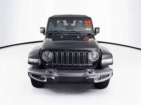 Used 2025 Jeep Gladiator Sport AWD/4WD image 13