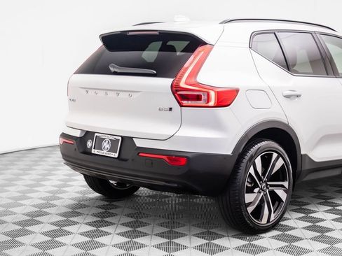 Used 2025 Volvo XC40 B5 Plus image 35