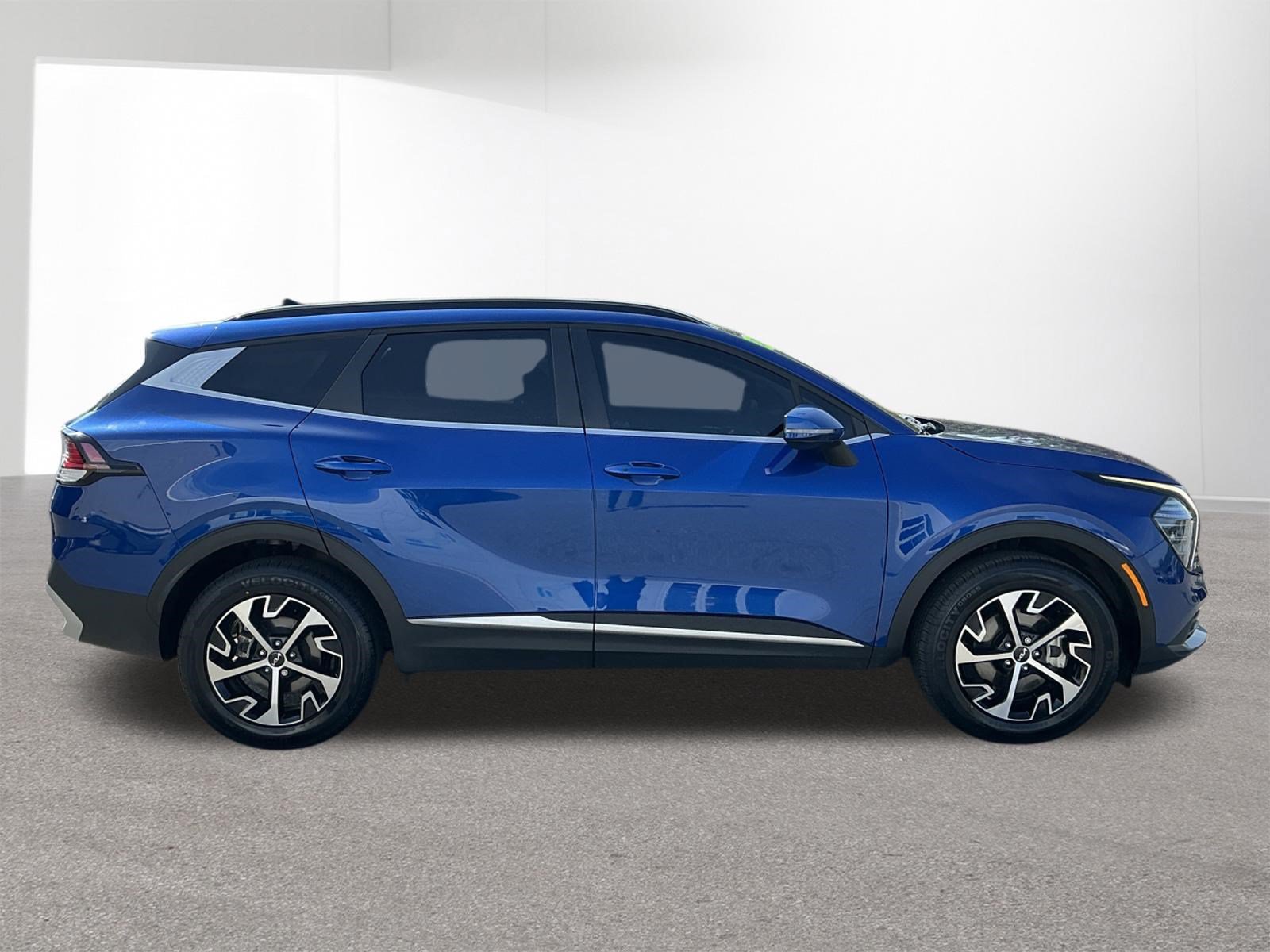 Certified 2025 Kia Sportage EX w/ Premium Package AWD/4WD image 2