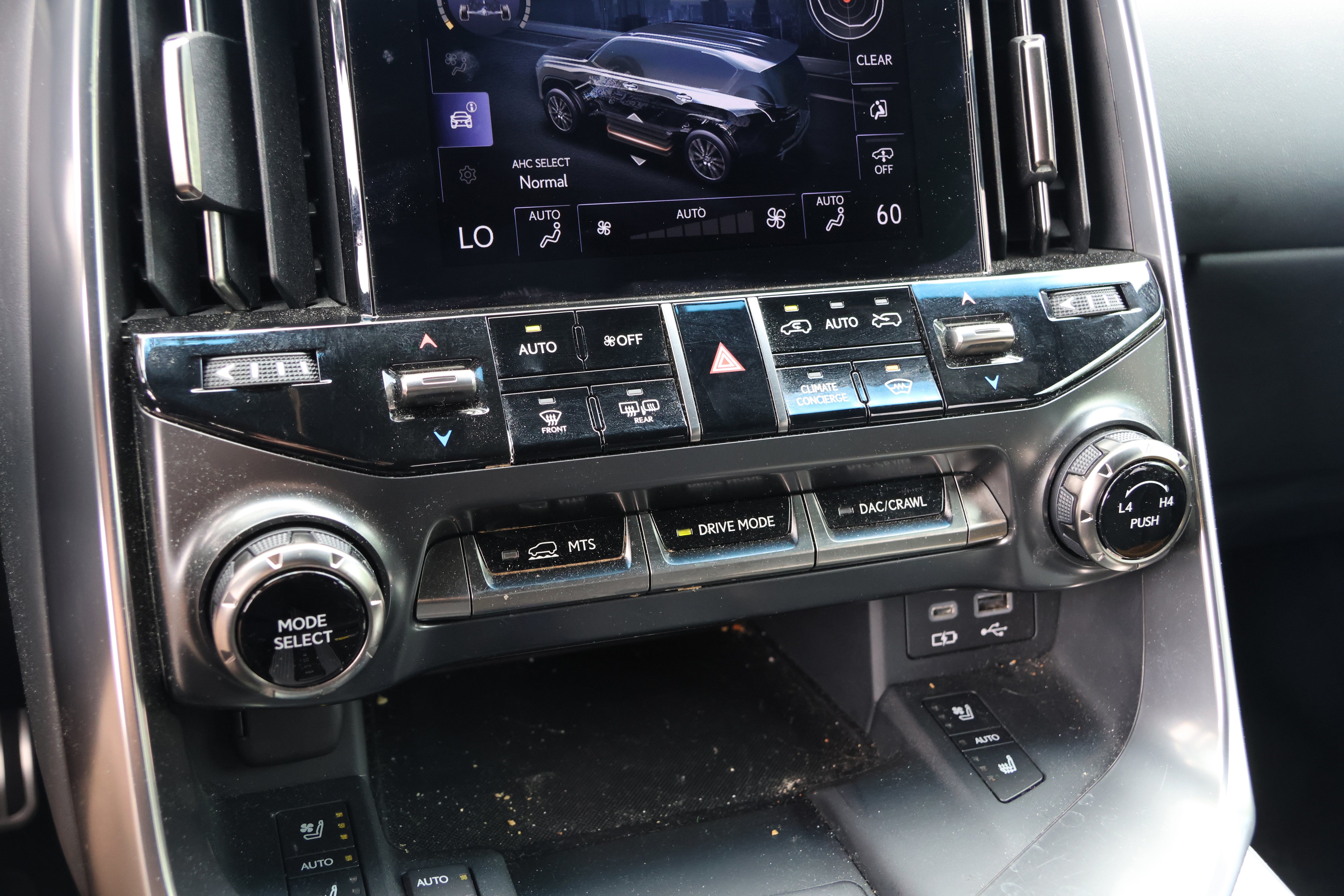 Used 2023 Lexus LX 600 F Sport w/ Accessory Package (Z1) AWD/4WD image 28