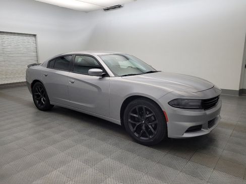 Used 2017 Dodge Charger SE RWD image 11