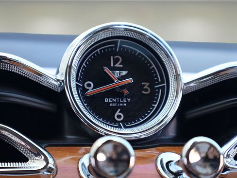 Used 2021 Bentley Bentayga image 29