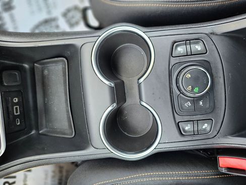 Used 2020 GMC Terrain SLT image 27