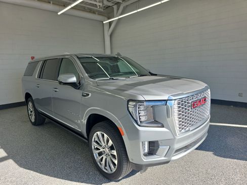 Used 2024 GMC Yukon XL Denali w/ Denali Reserve Package image 7